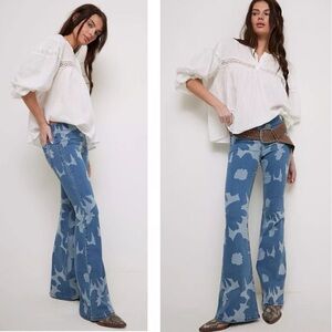 Free People We The Free Penny Pull-On Printed Flare Jeans Blue Floral Size 28